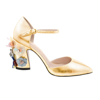 Zapato tacón ancho dorado con flores