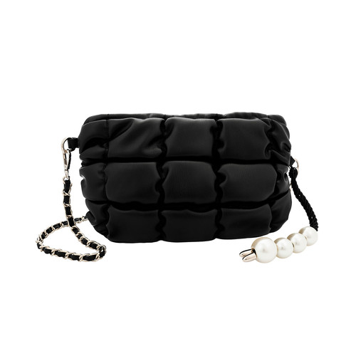 Bolso acolchado negro con perlas