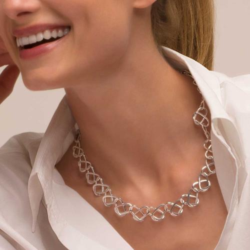 Collana con nodo a strega in oro 18 carati in acciaio inossidabile lucido ad alt Collana con nodo a strega in oro 18 carati in acciaio inossidabile lucido ad alt